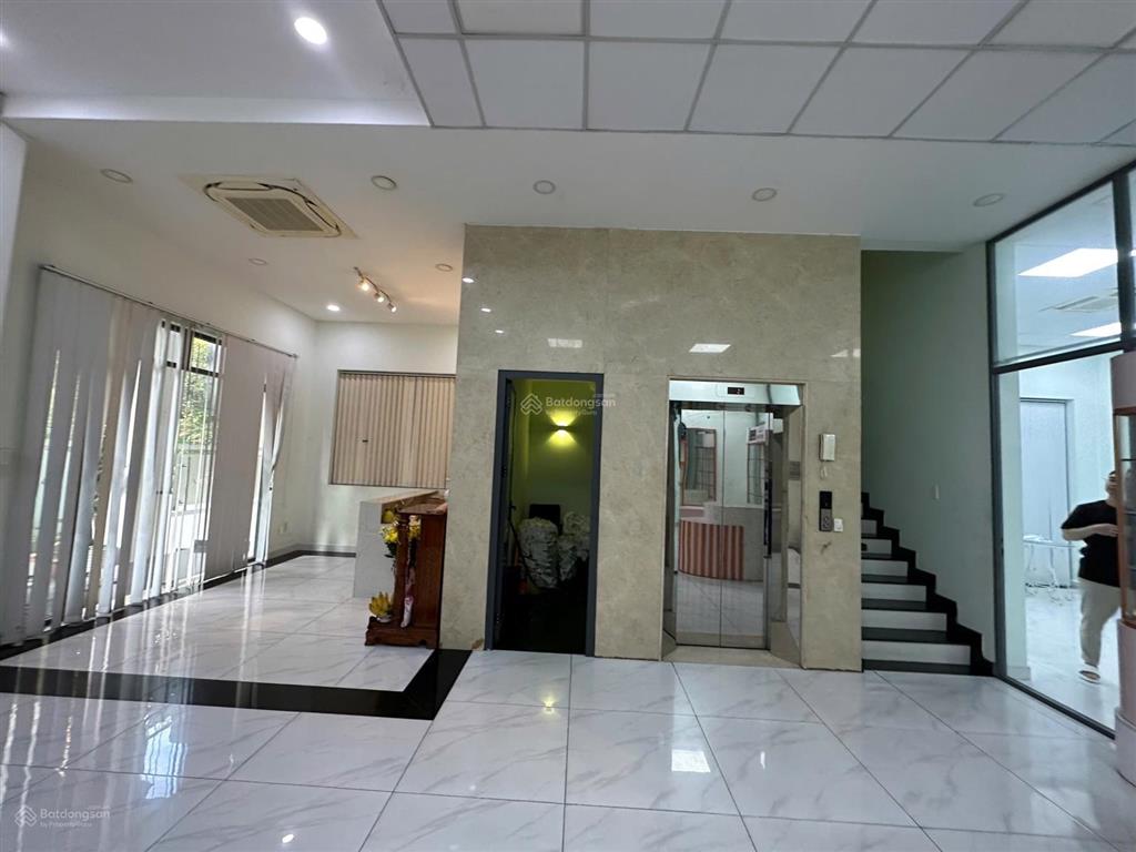 Cho thuê văn phòng tại khu đô thị him lam kênh tẻ. diện tích 450m². giá 95tr/th bao vat.