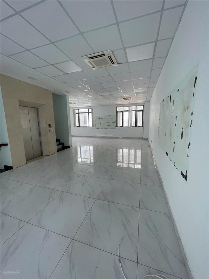 Cho thuê văn phòng tại khu đô thị him lam kênh tẻ. diện tích 450m². giá 95tr/th bao vat.