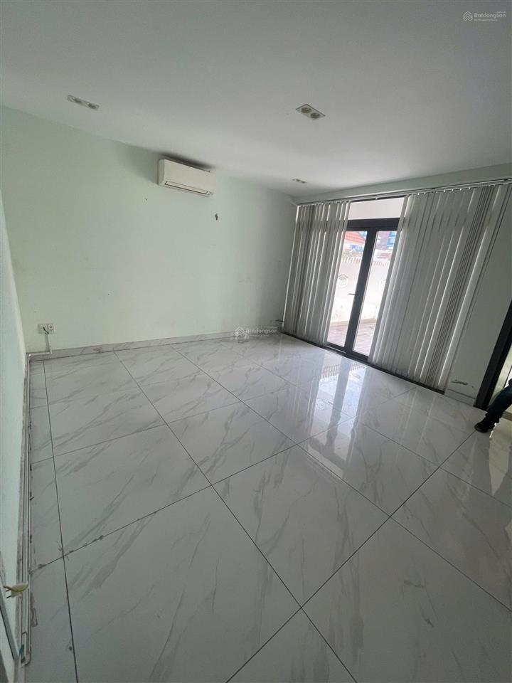 Cho thuê văn phòng tại khu đô thị him lam kênh tẻ. diện tích 450m². giá 95tr/th bao vat.