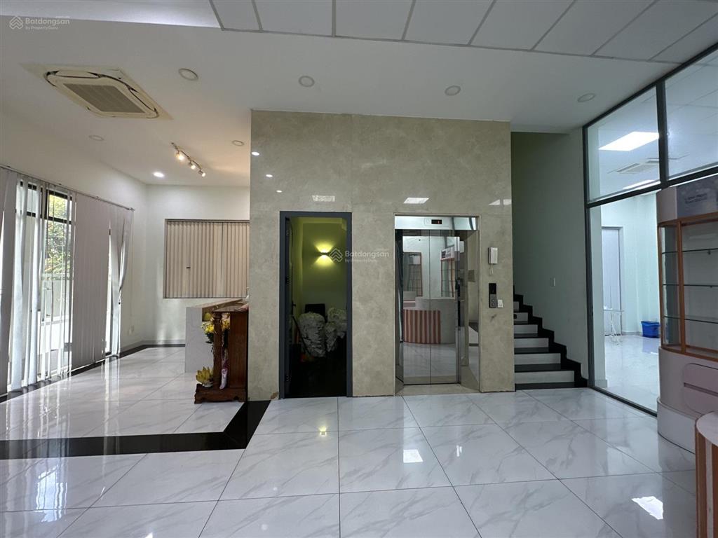 Cho thuê văn phòng tại khu đô thị him lam kênh tẻ, dt 500 m2, view đẹp, làm việc chính chủ