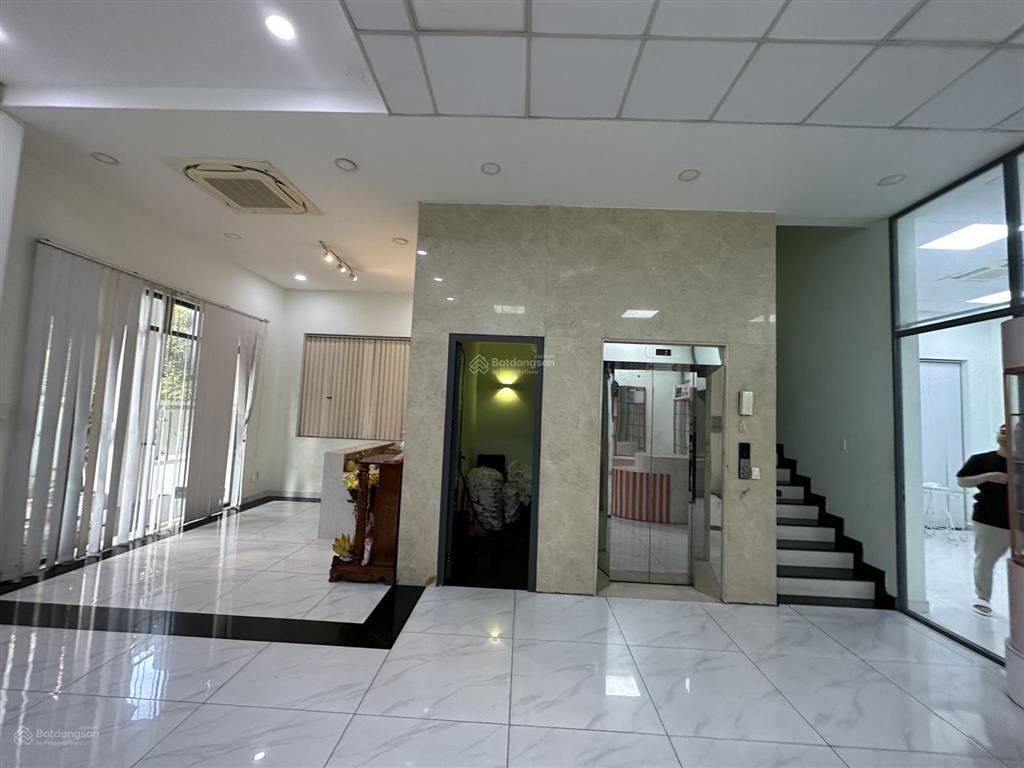 Cho thuê văn phòng tại khu đô thị him lam kênh tẻ, dt 500 m2, view đẹp, làm việc chính chủ