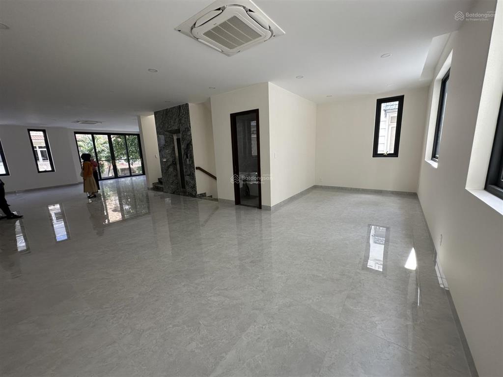 Cho thuê văn phòng dt 500m2 view đẹp tại khu đô thị him lam kênh tẻ