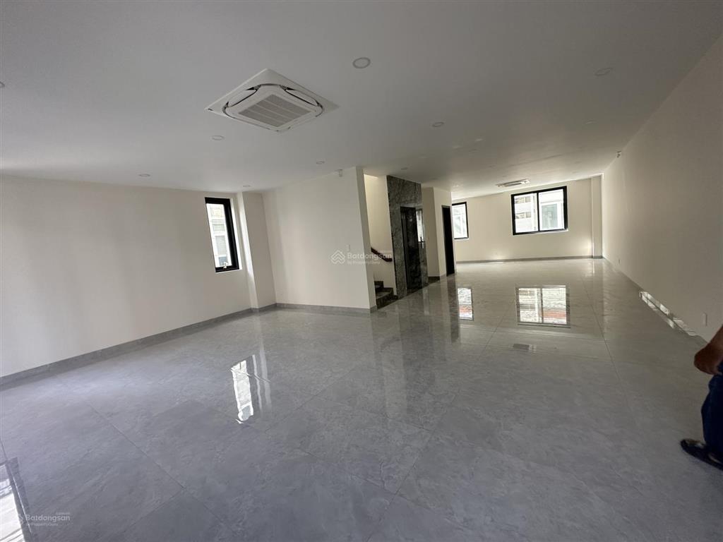Cho thuê tòa nhà văn phòng dt 10x20 tại khu đô thị him lam kênh tẻ. diện tích 500m2.