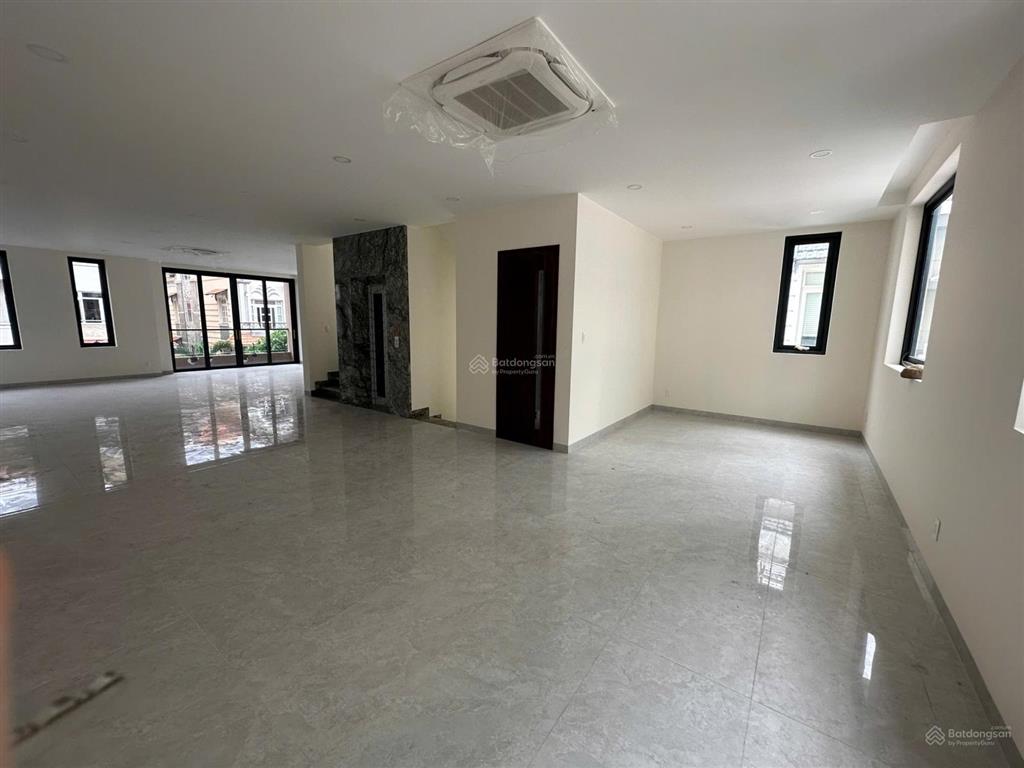 Cho thuê tòa nhà văn phòng dt 10x20 tại khu đô thị him lam kênh tẻ. diện tích 500m2.