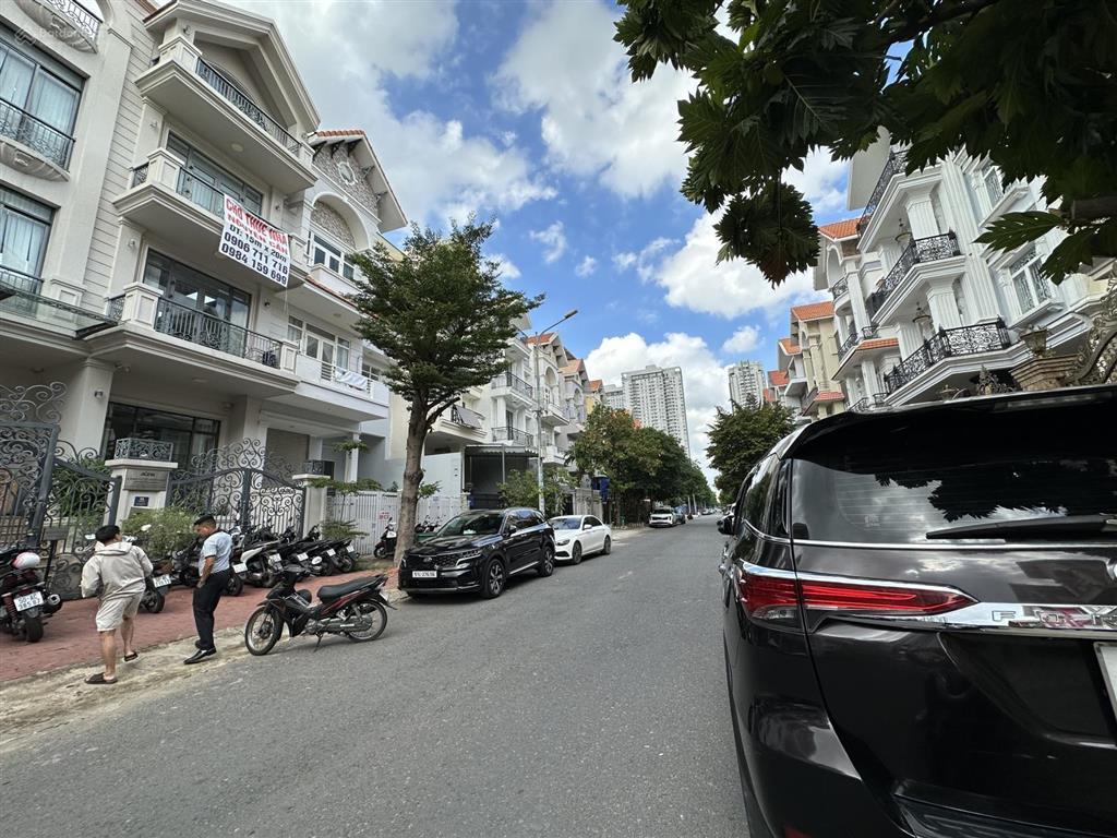 Cho thuê tòa nhà văn phòng diện tích 15x20m tại khu đô thị him lam. dtsd 1000m2