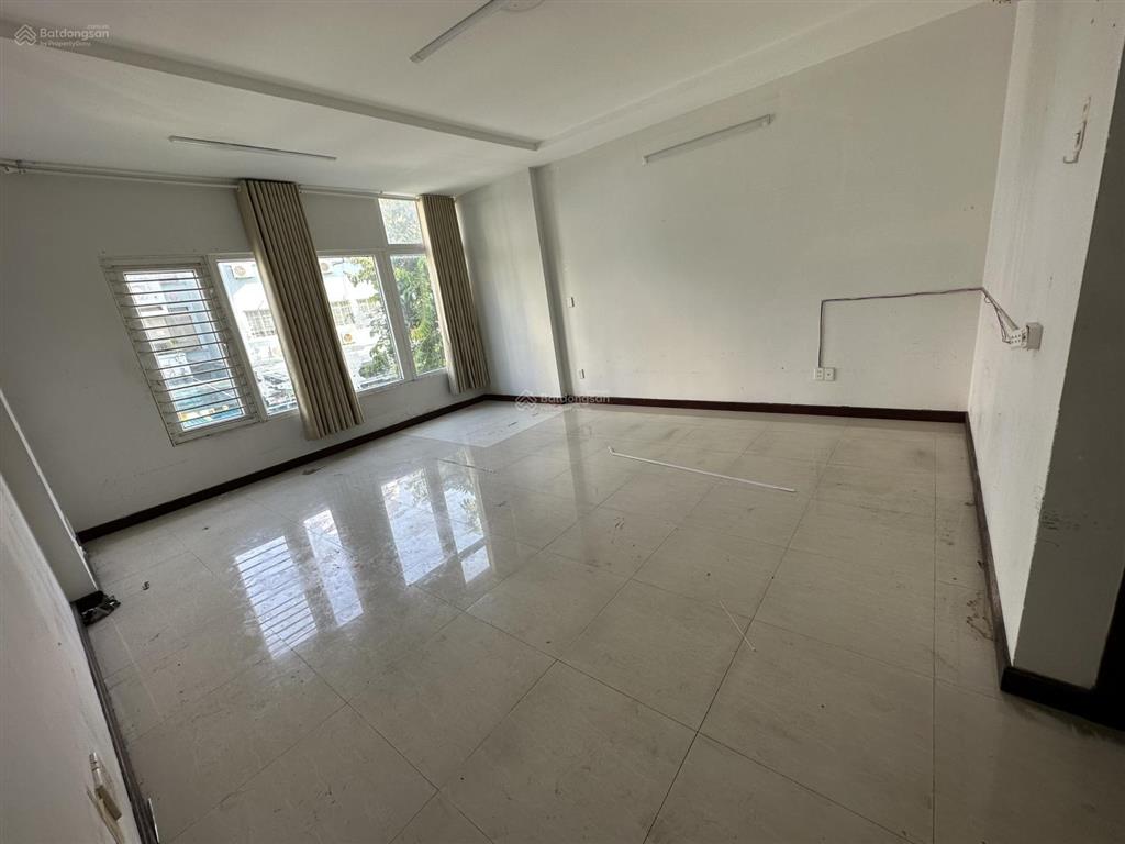 Cho thuê văn phòng tại khu đô thị him lam kênh tẻ, 35 triệu/th, 300m2