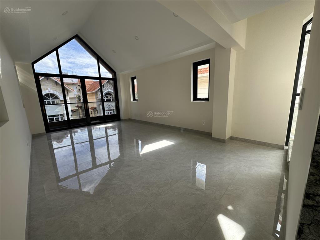 Cho thuê tòa nhà văn phòng tại khu đô thị him lam kênh tẻ, dtsd 600m2, có thang máy, tòa nhà 4 lầu