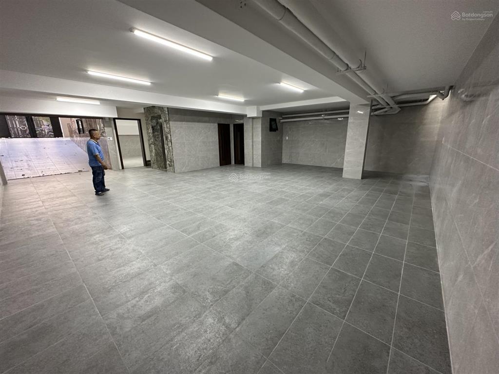 Cho thuê tòa nhà văn phòng tại khu đô thị him lam kênh tẻ, dtsd 600m2, có thang máy, tòa nhà 4 lầu