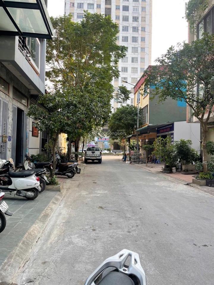 6 tầng thang máy 12 tỷ sát kđt văn khê 40m2