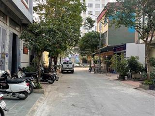 6 tầng thang máy 12 tỷ sát kđt văn khê 40m2