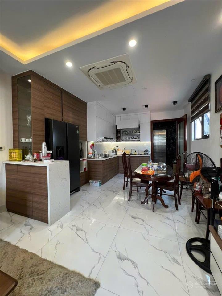 6 tầng thang máy 12 tỷ sát kđt văn khê 40m2