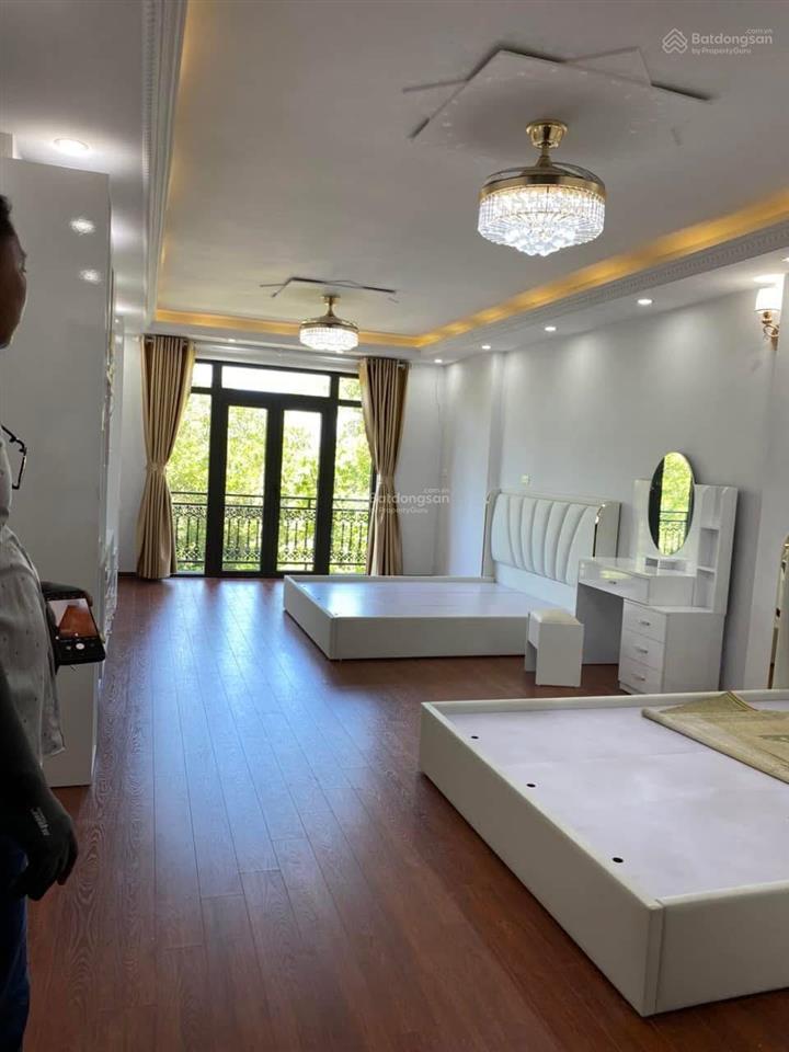 6 tầng thang máy 12 tỷ sát kđt văn khê 40m2