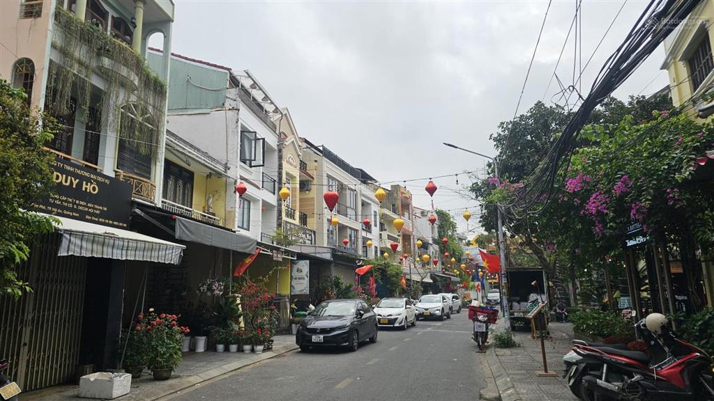 Nhà 3 tầng mặt tiền bà triệu phố cổ hội an