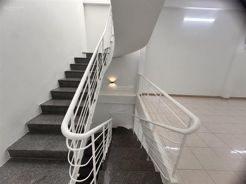 Nhà 3 tầng mặt tiền lý đạo thành, sơn trà
