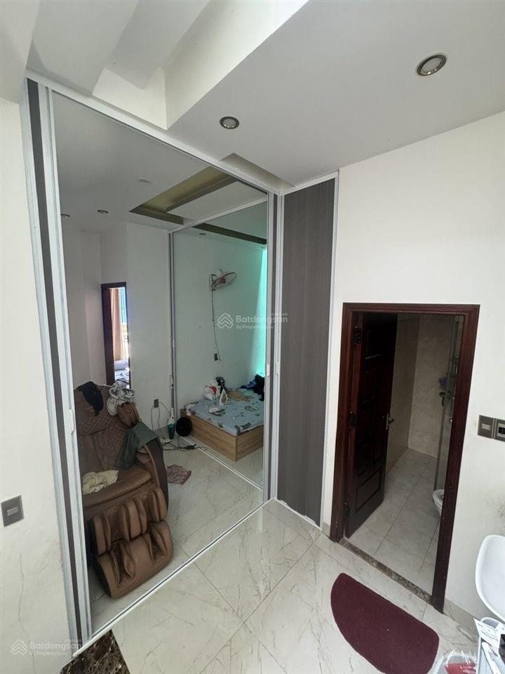 Núi thành nhà 3 tầng, 2 mặt kiệt chỉ 5,55 tỷ!