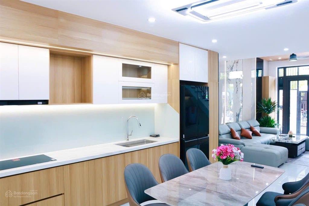 Nhà mặt tiền đường hoa lư, nhà mới, đẹp, hướng mát mẻ