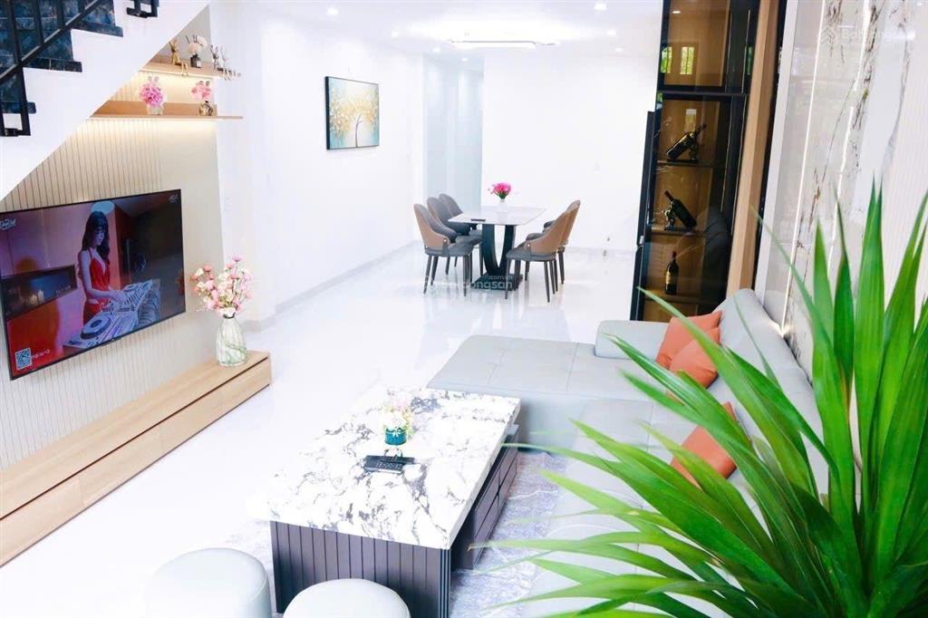 Nhà mặt tiền đường hoa lư, nhà mới, đẹp, hướng mát mẻ