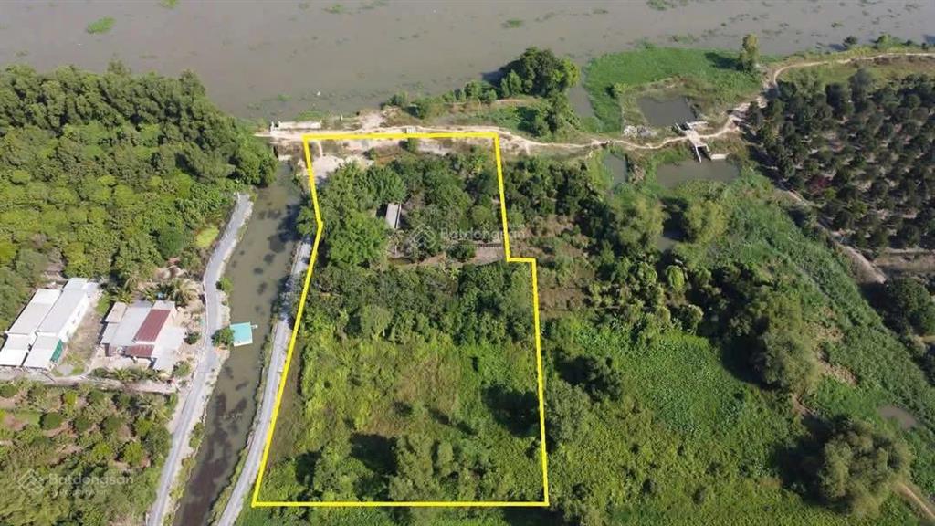 Bán lô đất 2 mặt tiền đường bờ bao sông sài gòn có 300m2 thổ cư view sông làm khu nghỉ dưỡng hợp lý