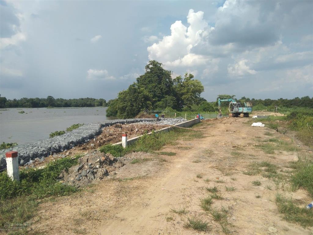 Bán lô đất 2 mặt tiền đường bờ bao sông sài gòn có 300m2 thổ cư view sông làm khu nghỉ dưỡng hợp lý