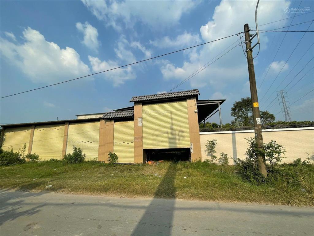 Bán lô đất mặt tiền đường nhựa lớn tặng nhà kho giá cực rẻ khu vực dân cư đông,tiện ích đầy đủ