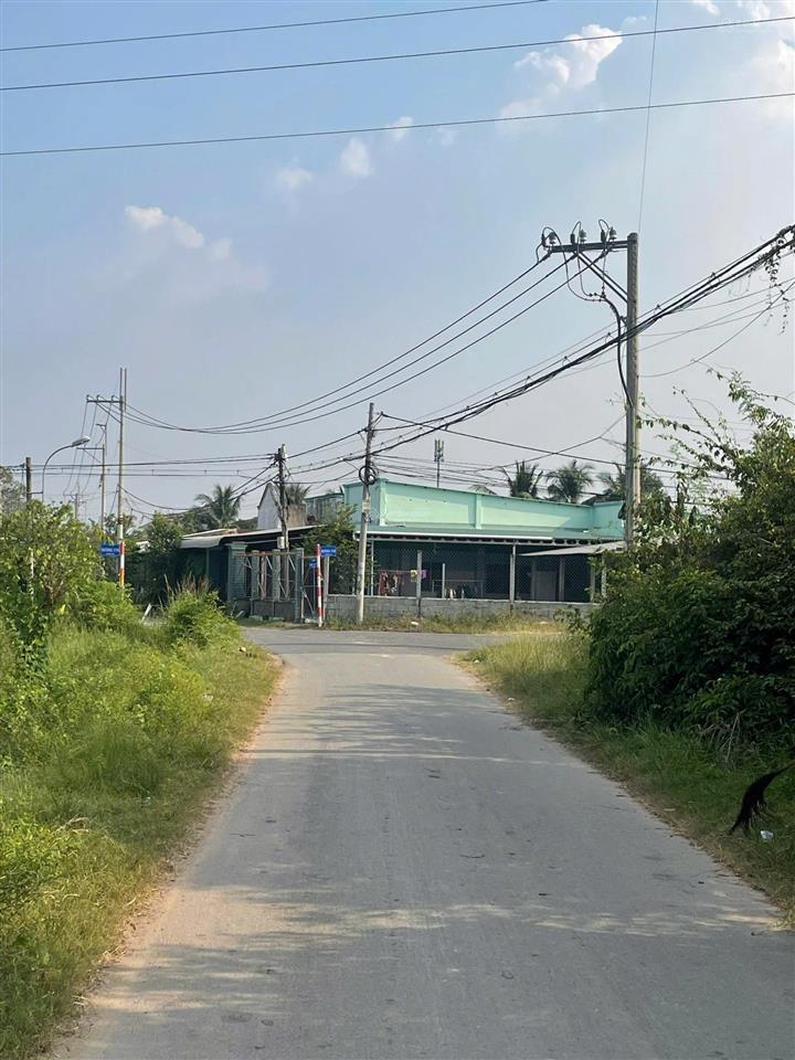 Bán lô đất mặt tiền đường nhựa lớn tặng nhà kho giá cực rẻ khu vực dân cư đông,tiện ích đầy đủ