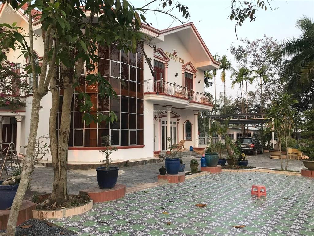 Bán biệt thự hai mặt tiền đường ql22 đặc biệt không bị lộ giới khu dân cư đông vị trí đẹp