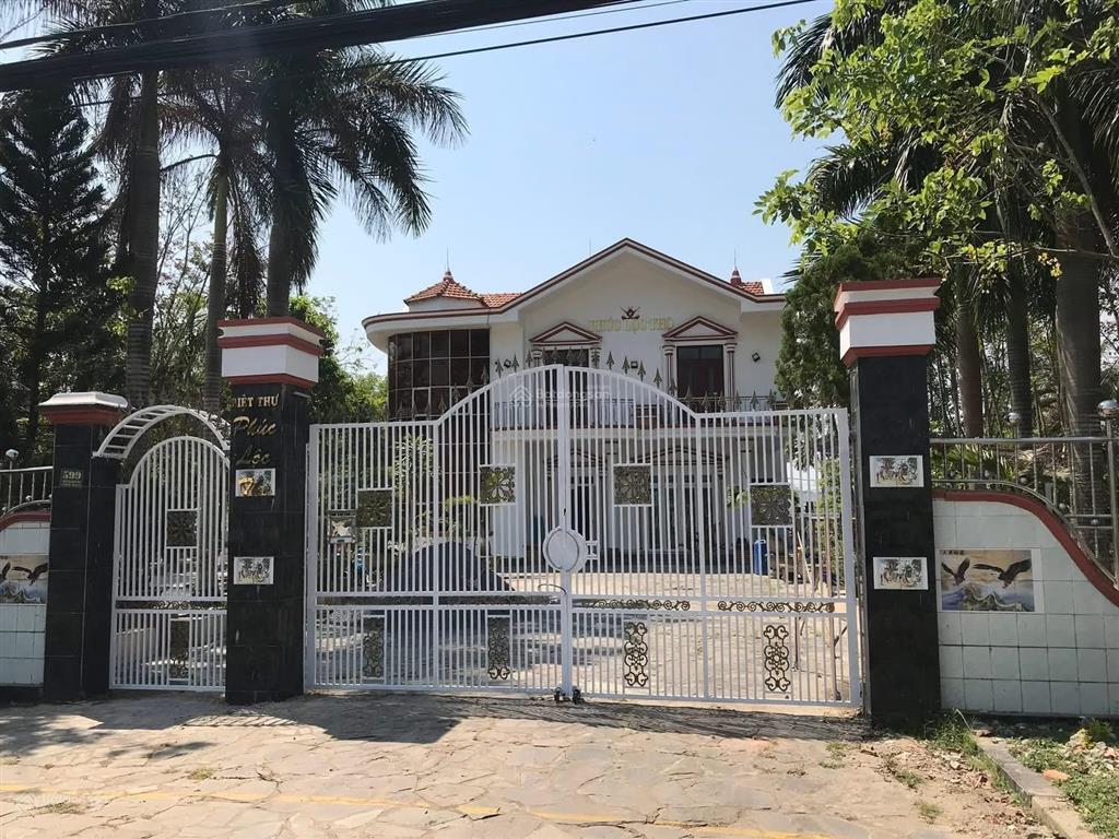 Bán biệt thự hai mặt tiền đường ql22 đặc biệt không bị lộ giới khu dân cư đông vị trí đẹp