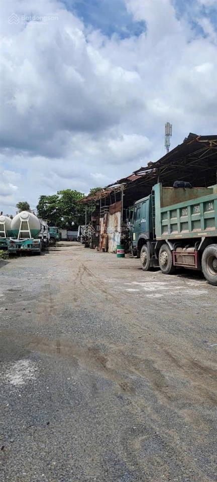 Bán lô đất 3 mặt tiền đường ql1a đang làm bãi xe đất đẹp giá tốt làm kho, xưởng,showroom điều được