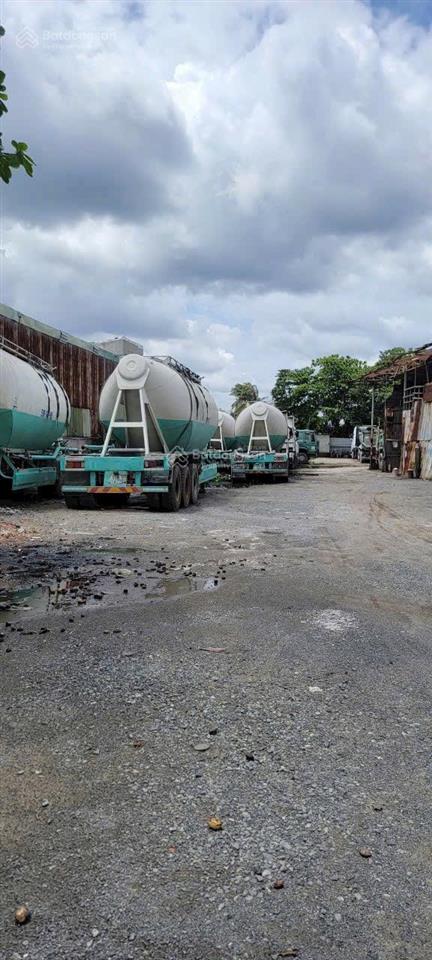 Bán lô đất 3 mặt tiền đường ql1a đang làm bãi xe đất đẹp giá tốt làm kho, xưởng,showroom điều được