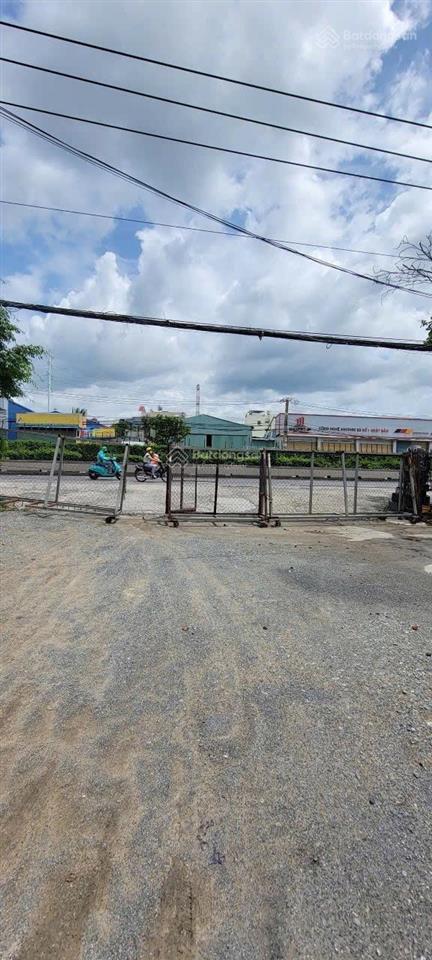 Bán lô đất 3 mặt tiền đường ql1a đang làm bãi xe đất đẹp giá tốt làm kho, xưởng,showroom điều được