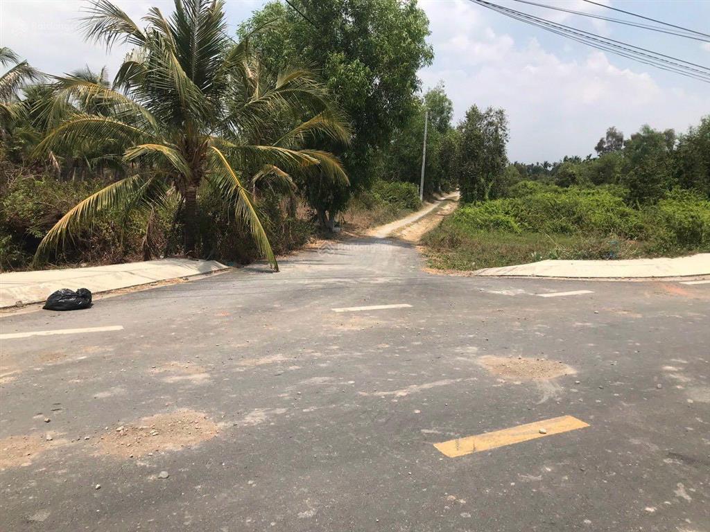 Bán lô đất 3 mặt tiền đường đường xe ô tô thích hợp làm nhà vườn, kho, xưởng mua đầu tư