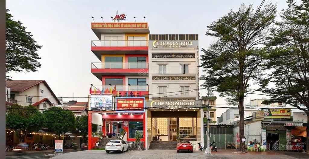 Bán tòa nhà 3 mặt tiền đường đang có dòng tiền 180 tr/tháng khu sầm uất tiện ích bủa vây