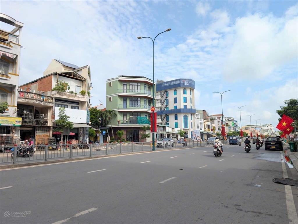 Bán nhà mặt tiền đường dương quảng hàm cung đường sầm uất thuận tiện kinh doanh mọi ngành nghề