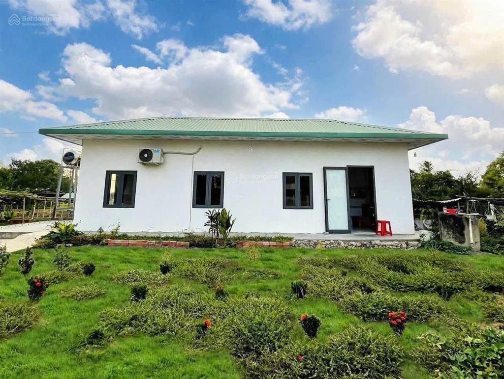 Bán nhà vườn 1036 m2 full thổ cư giá cực rẻ có sẵn nhà cấp 4 khu dân cư đông đường xe tải
