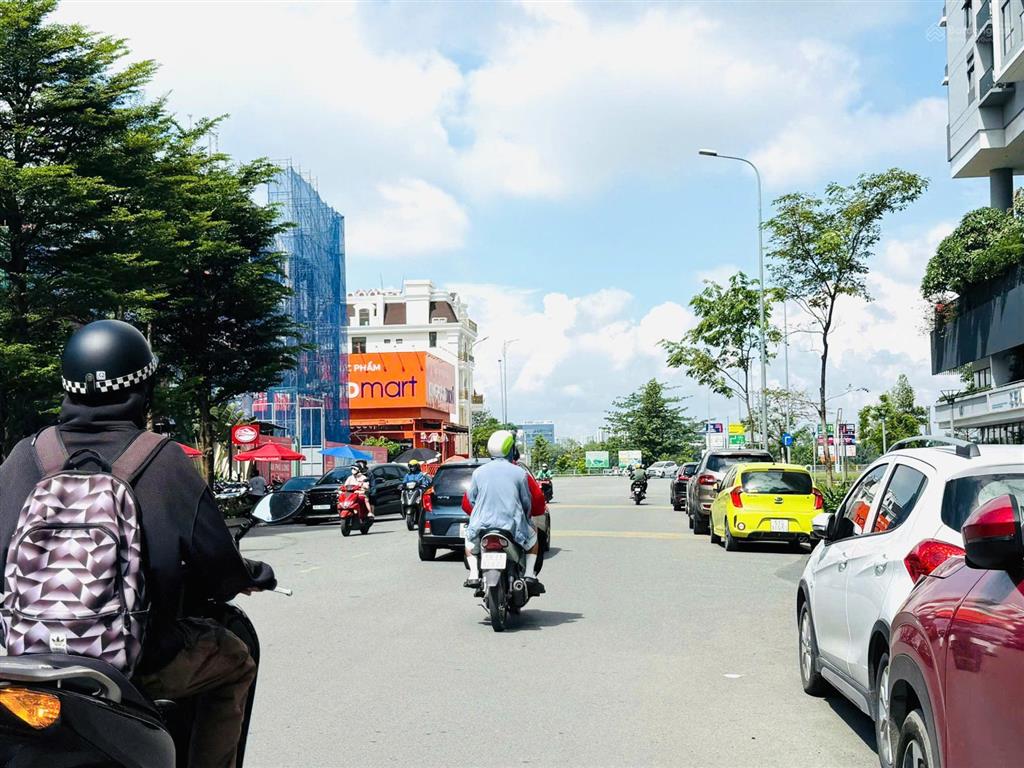 Rất cần tiền bán đất chia tài sảnbán lô đất trần não q2dt12*30 (320m)vuông vứcgiá 55 tỷ