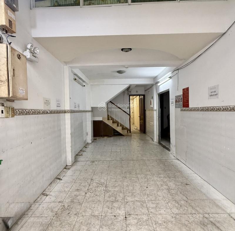 Gia đình rất cần tiền bán nhà lã xuân oai  4 tầng  hđt 30tr/th  giá 5.2 tỷ