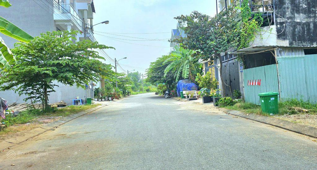 Bán đất mặt tiền đường 8 long phước  dt 4*15m  sổ riêng  thổ cư  giá 2.1 tỷ