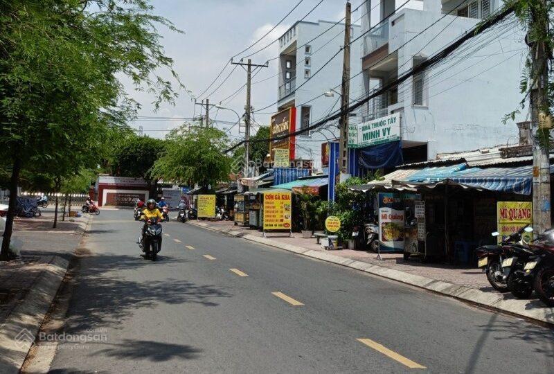 Bán đất mặt tiền đường 8 long phước  dt 4*15m  sổ riêng  thổ cư  giá 2.1 tỷ