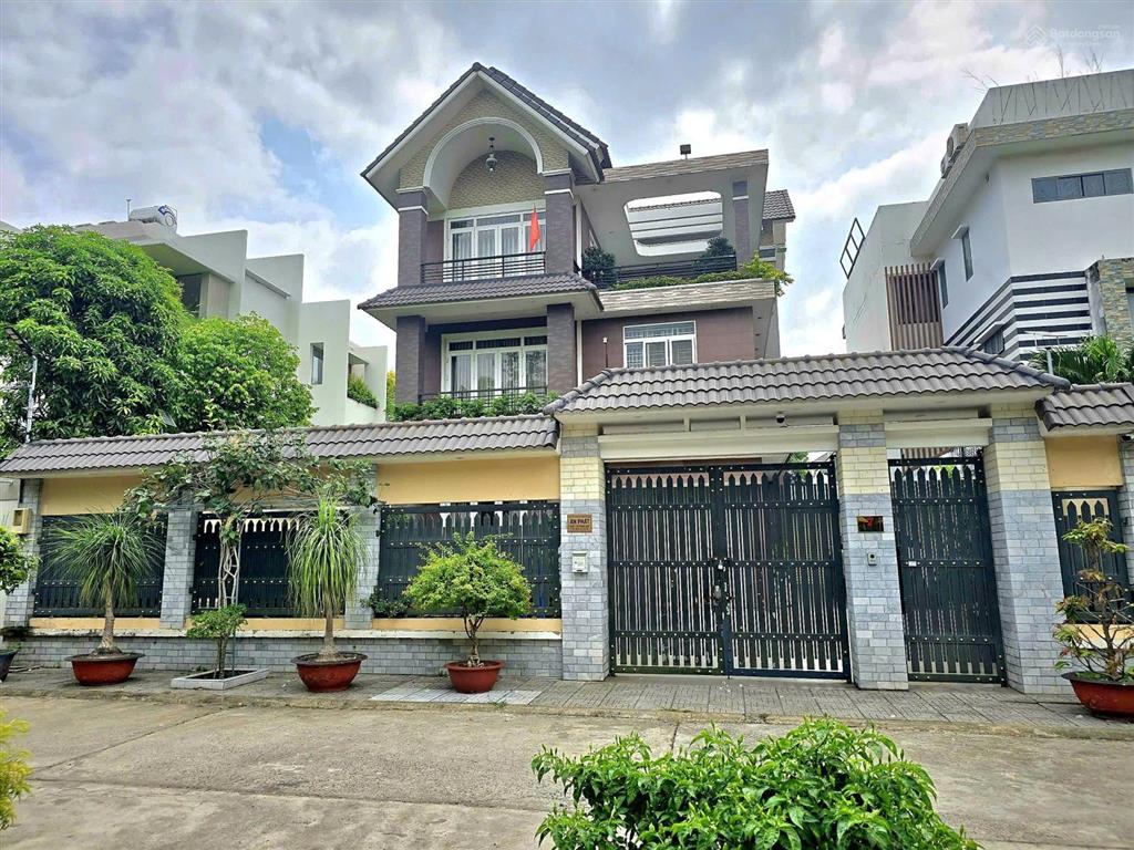 Bán nhà mt lê hữu kiều q2  dt 16 x 24m  kc 3 tầng  hđt 120tr/tháng  giá 51 tỷ