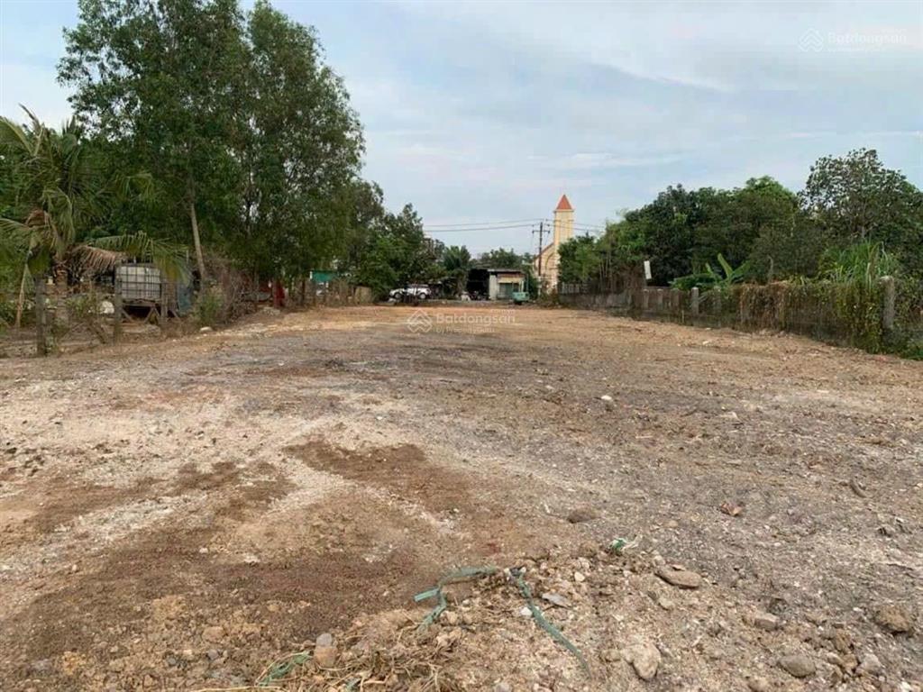 Cần bán vài lô đất góc 2mt đường hùng vương gần chợ phước lý, thổ cư, thích hợp phân lô, giá đầu tư