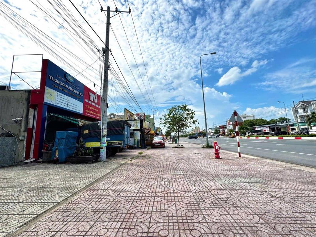 Chủ cần bán gấp nhà mt đường trần phú sát vòng xoay bến cam, full thổ cư, đang cho thuê, giá đầu tư