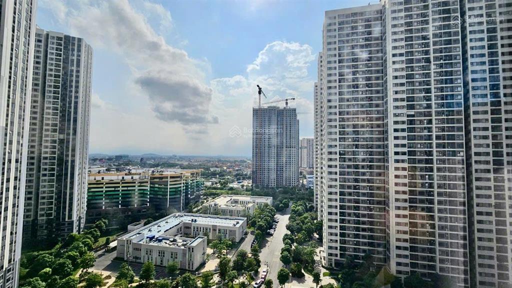 Cho thuê căn góc 2pn+ 64m2 full đồ view bể bơi  i1 imperia smart city