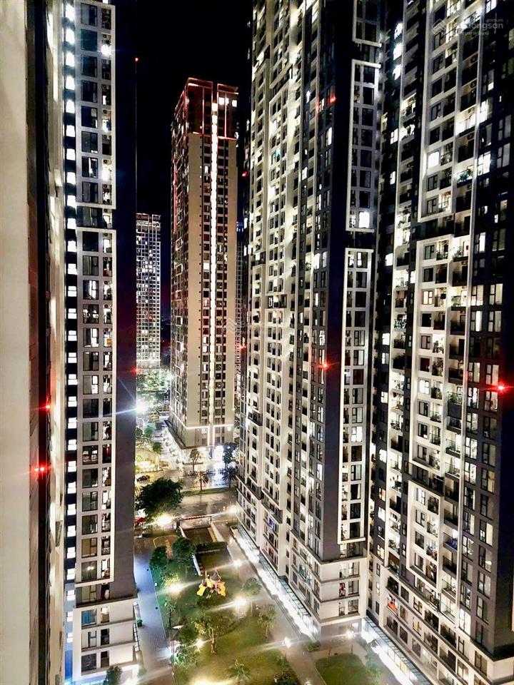 Cho thuê căn góc 2pn+ 64m2 full đồ view bể bơi  i1 imperia smart city