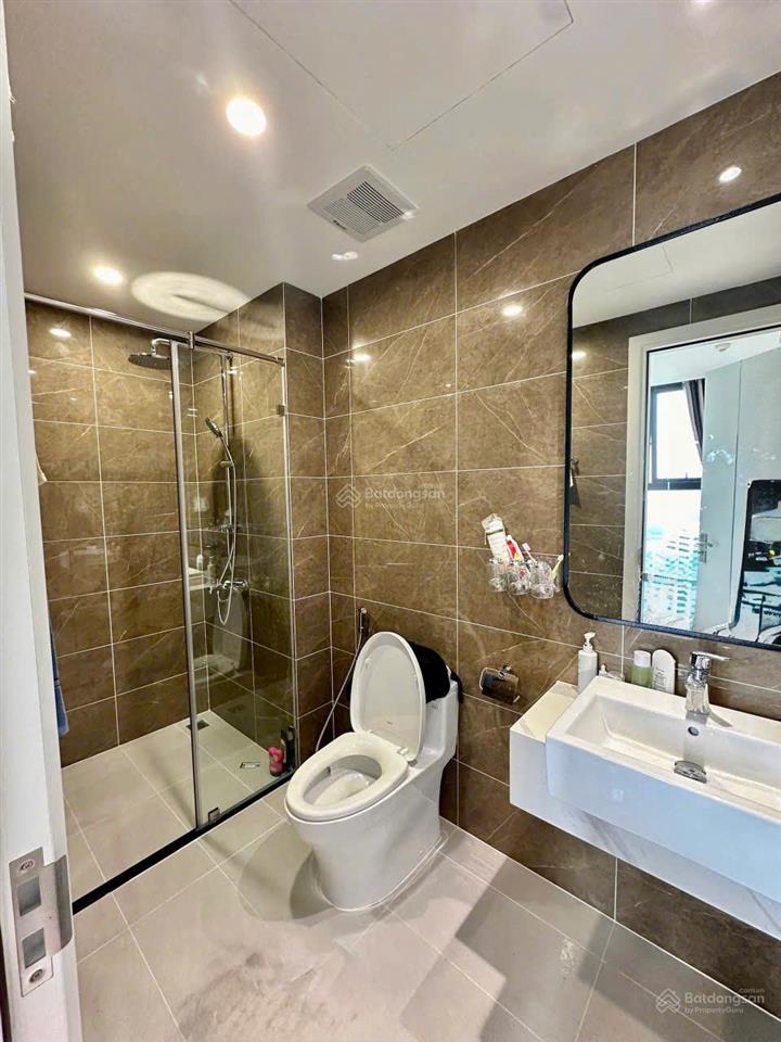 Cho thuê căn góc 2pn+ 64m2 full đồ view bể bơi  i1 imperia smart city