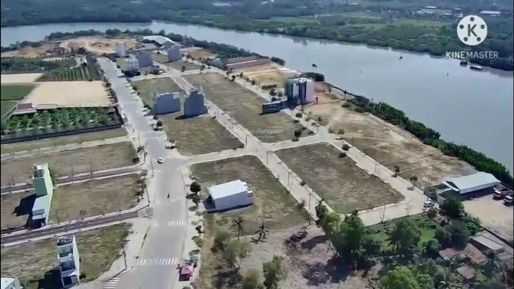 Hàng ngộp đuối đảo kim cương quận 9. dt 60m2 sạch đẹp 3,3 tỷ.  0938 864 ***
