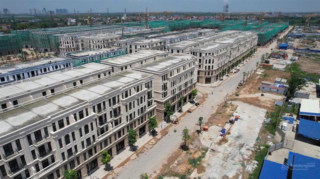 Bán gấp căn liền kề 62.5m2 giá chỉ 19.5 tỷ bao phí gần công viên, bể bơi 0903 257 ***