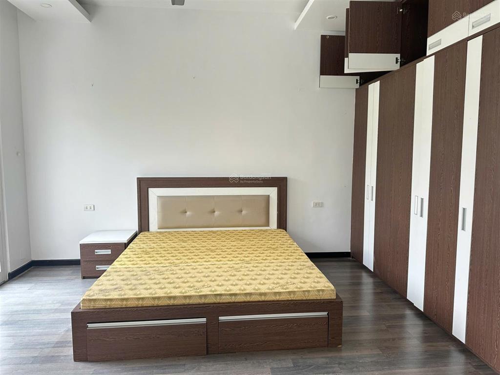 Cho thuê biệt thự song lập 200m2 giá 30tr/ tháng  0903 257 ***