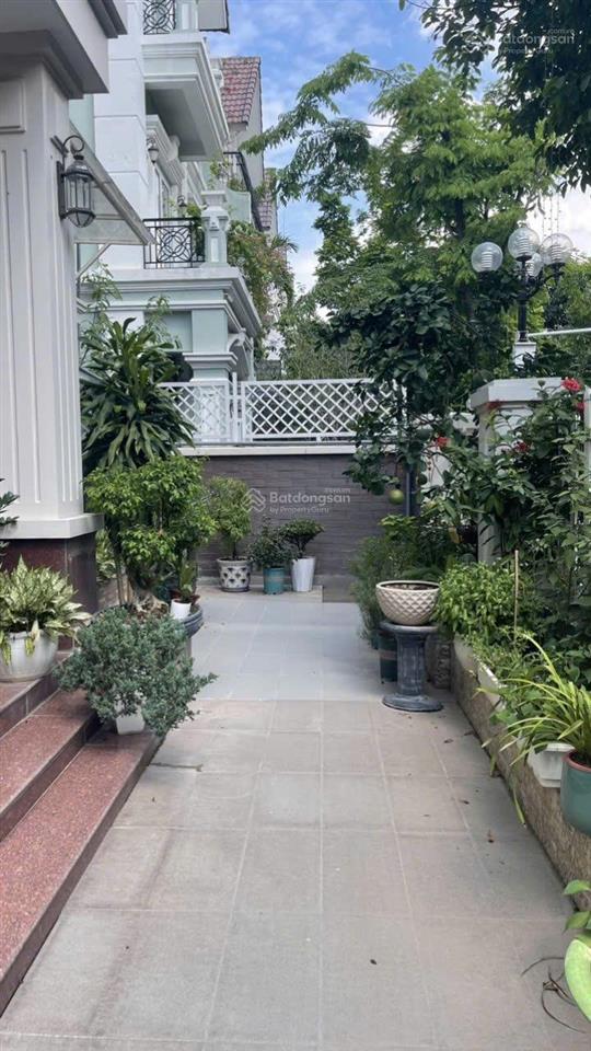 Cho thuê biệt thự song lập 200m2 giá 30tr/ tháng  0903 257 ***