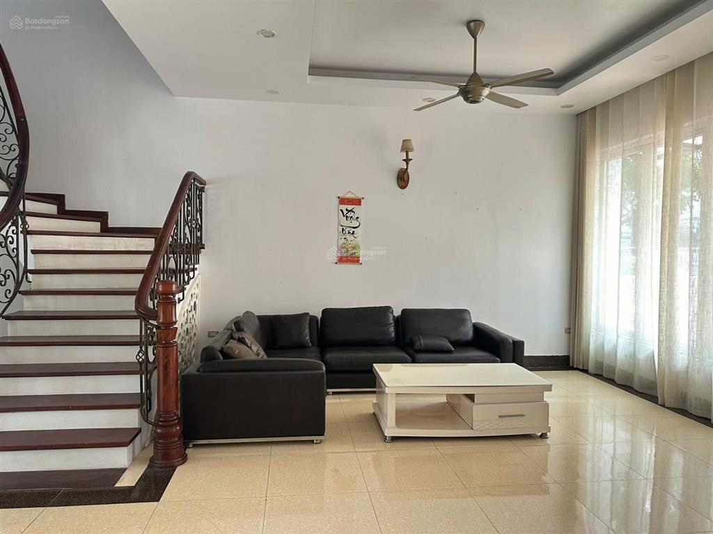Chính chủ cho thuê căn biệt thự song lập vinhomes riverside 200m2 giá 30tr/ tháng  0903 257 ***