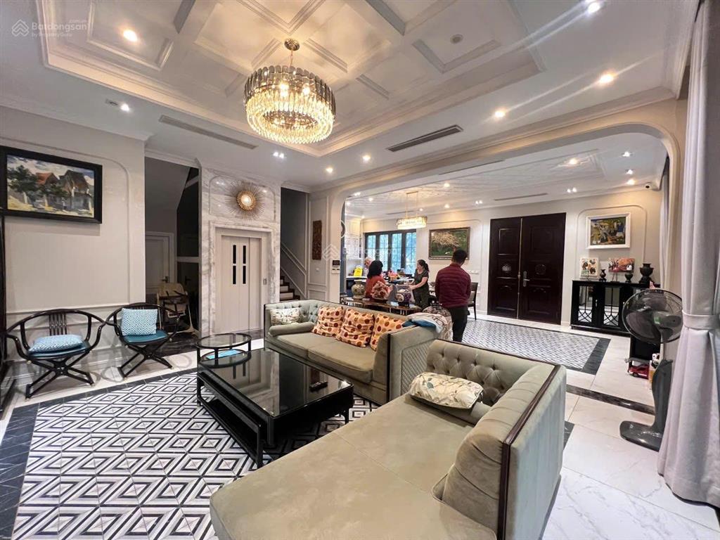 Biệt thự song lập vinhomes riverside full nội thất có thang máy  0903 257 ***